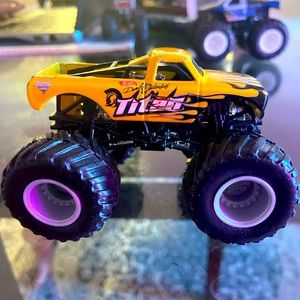 Hot Wheels Monster Jam Titan Monster Truck